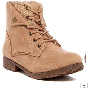 Rock & Candy Tavin ankle boots size 7 in taupe/tan/beige